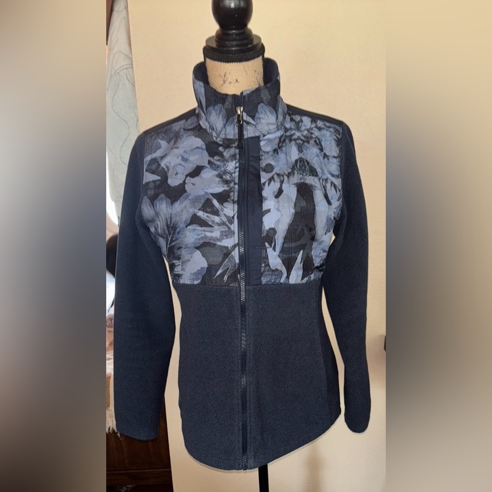 The North Face Womens Tundra 200WT Fleece RTO Full Zip Jacket Small Floral Blue
